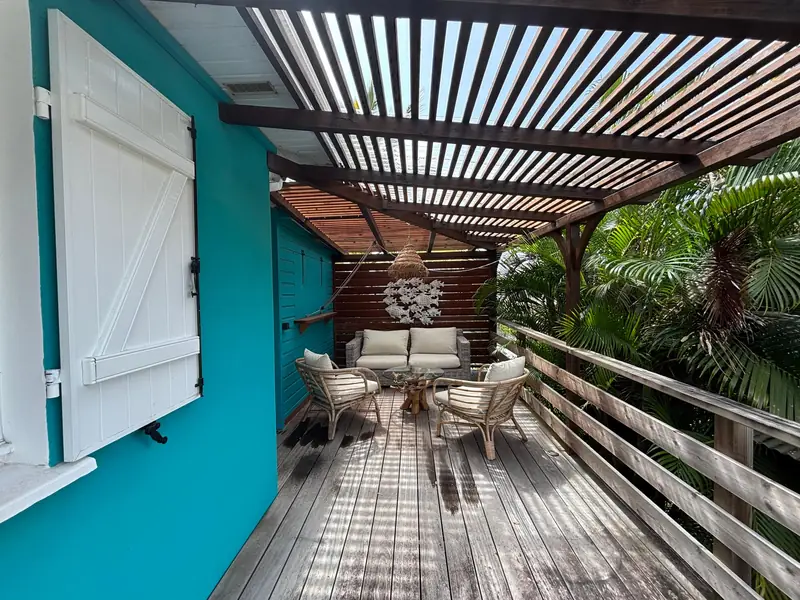 Terrasse sous la pergola