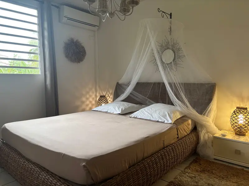 Chambre avec lit queen size