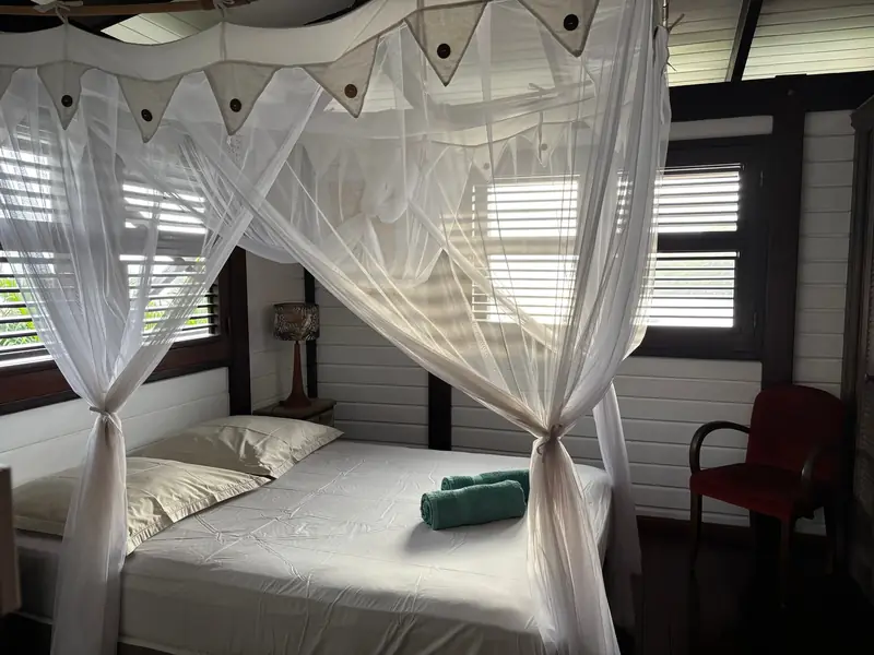 Chambre vue mer avec moustiquaire