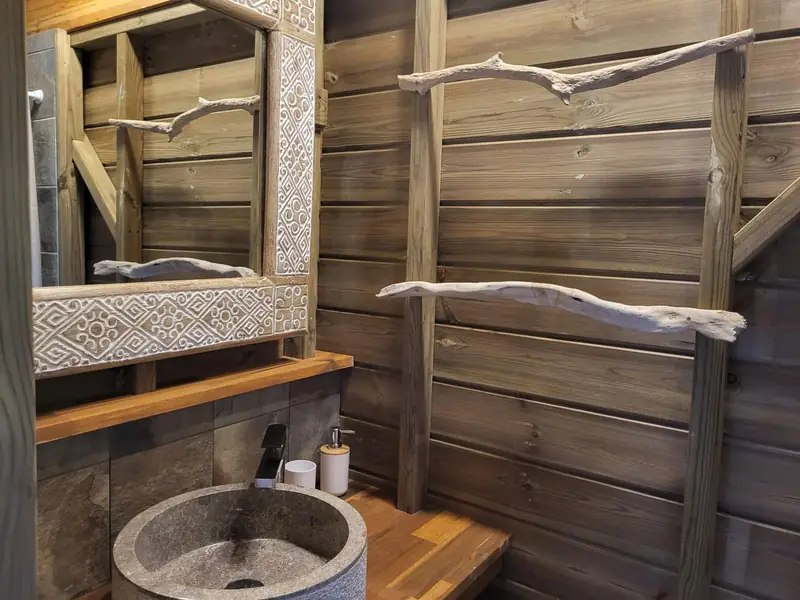 Salle d'eau en bois